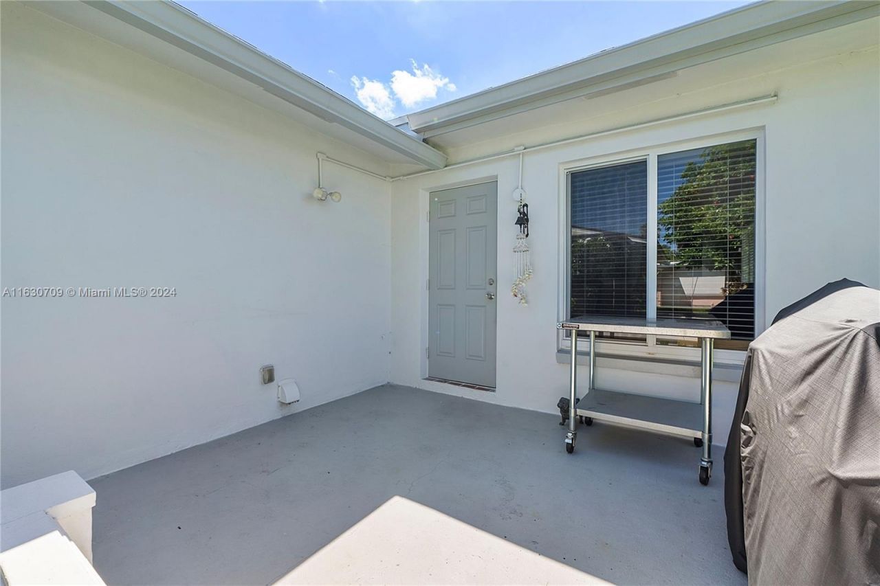 4905 NW 53rd St, Tamarac, FL 33319 Photo