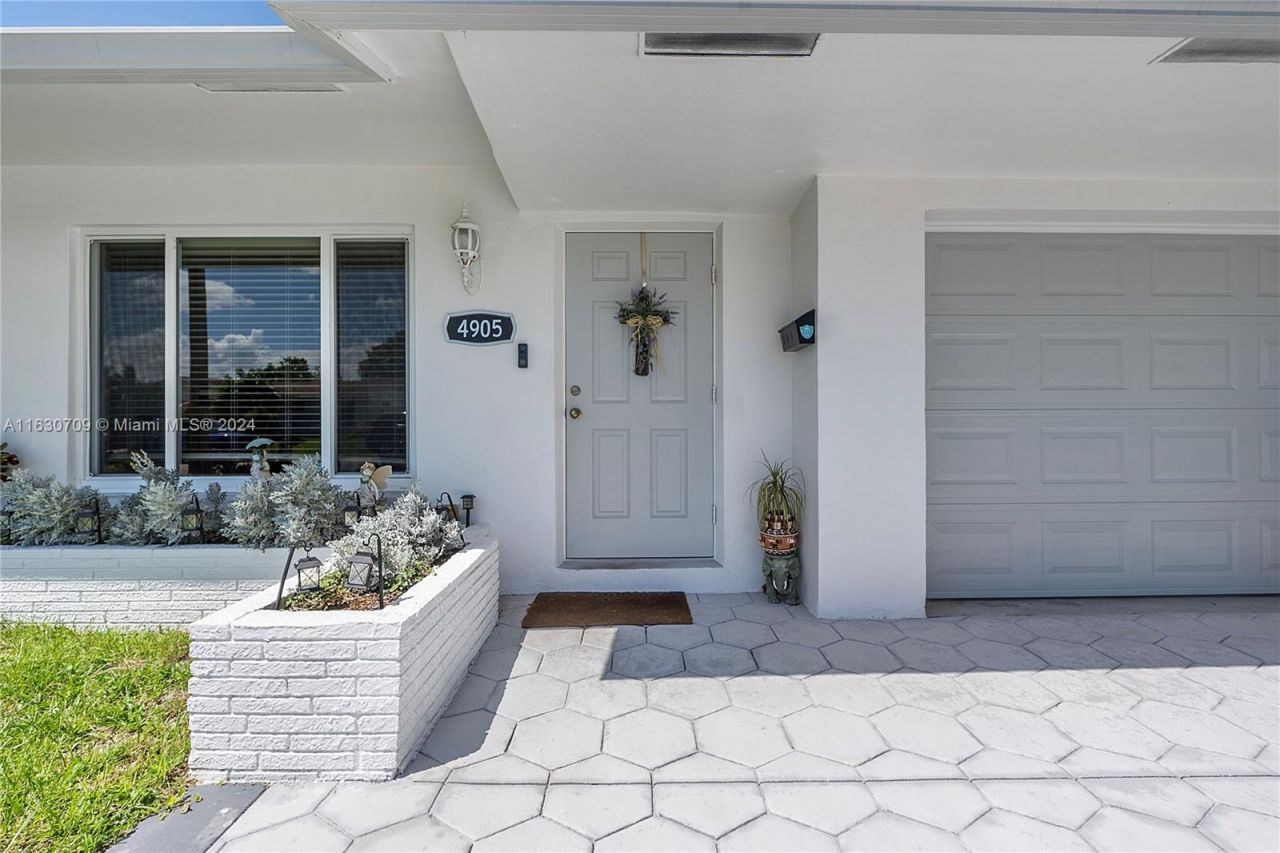 4905 NW 53rd St, Tamarac, FL 33319 Photo