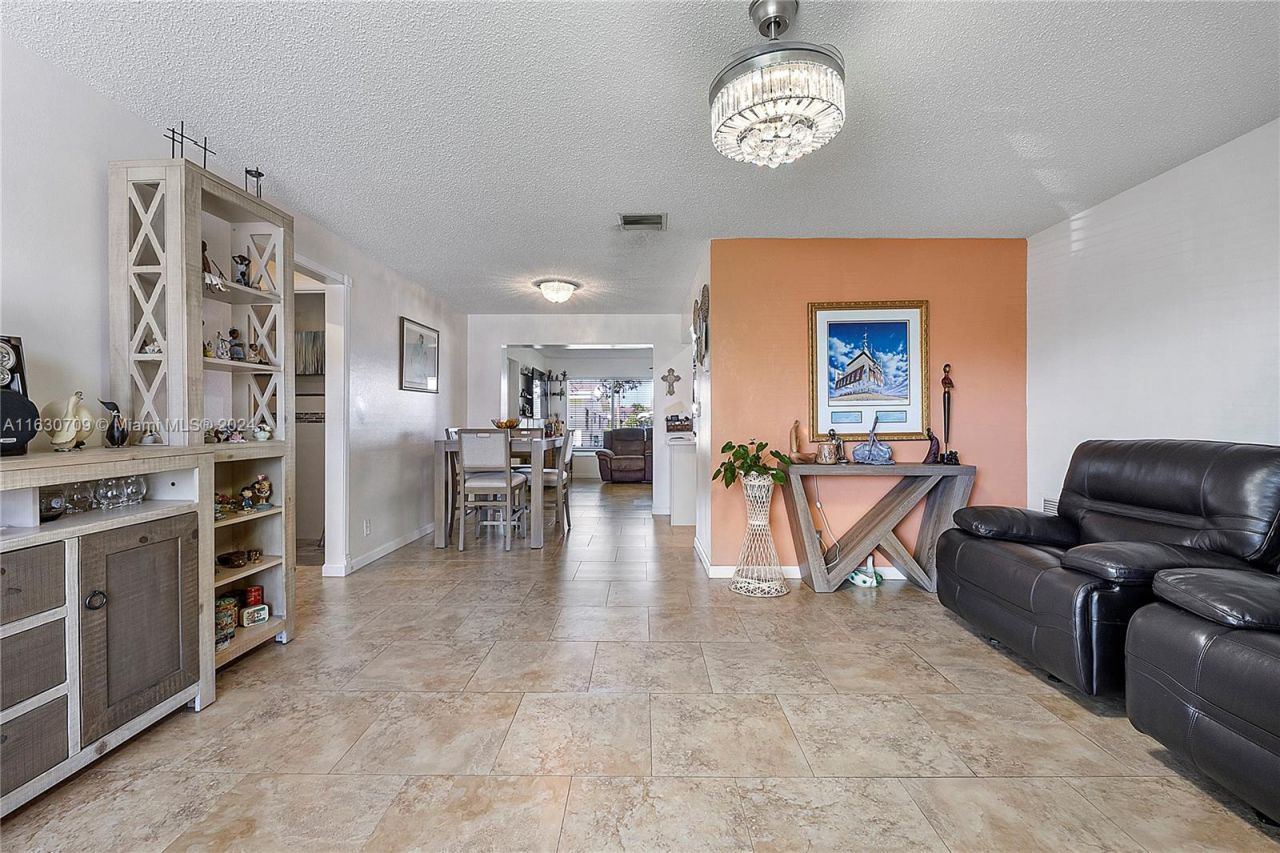 4905 NW 53rd St, Tamarac, FL 33319 Photo