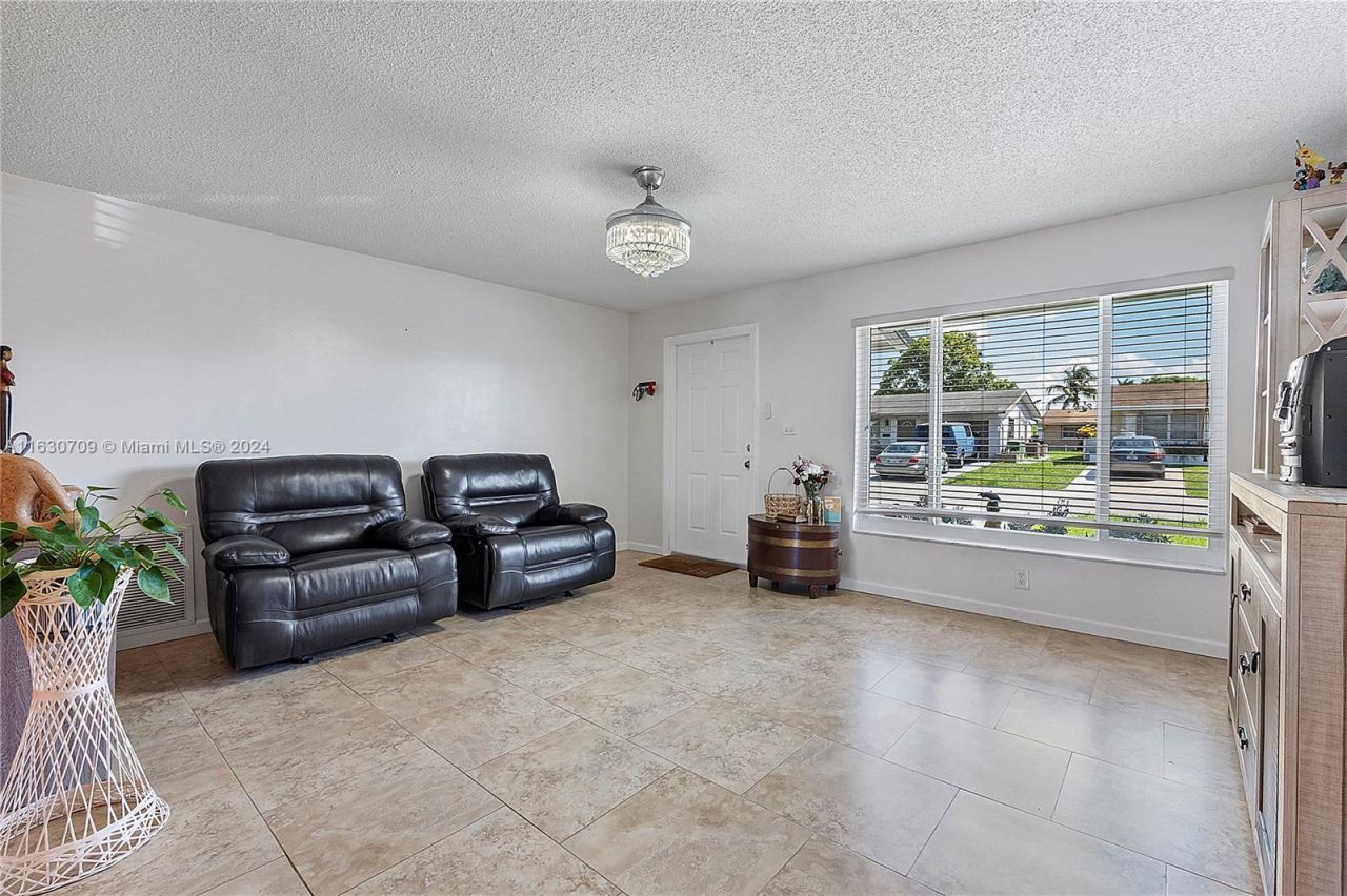 4905 NW 53rd St, Tamarac, FL 33319 Photo