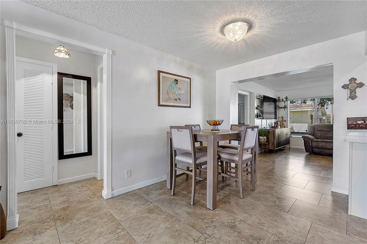 4905 NW 53rd St, Tamarac, FL 33319 Photo
