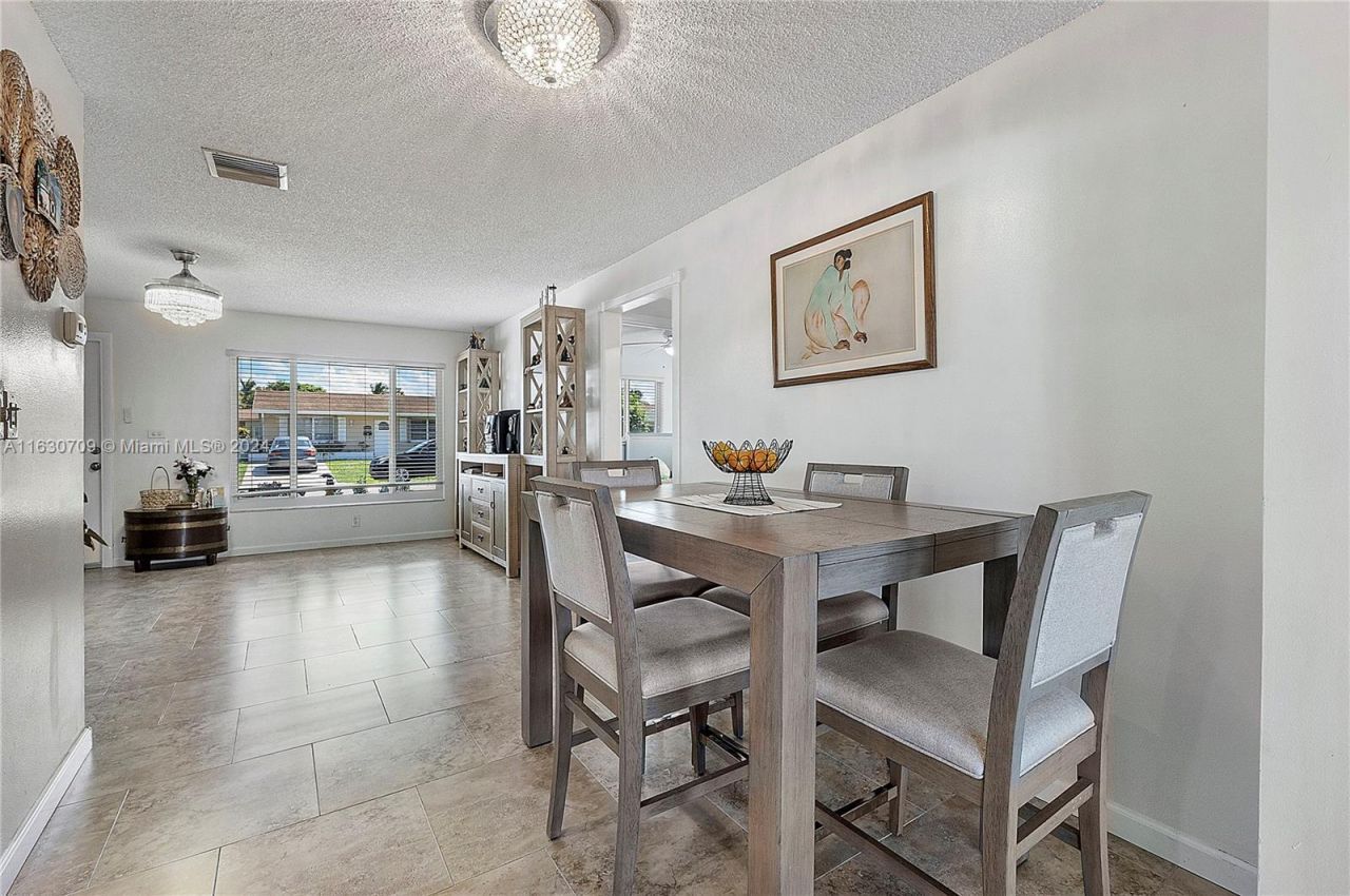4905 NW 53rd St, Tamarac, FL 33319 Photo