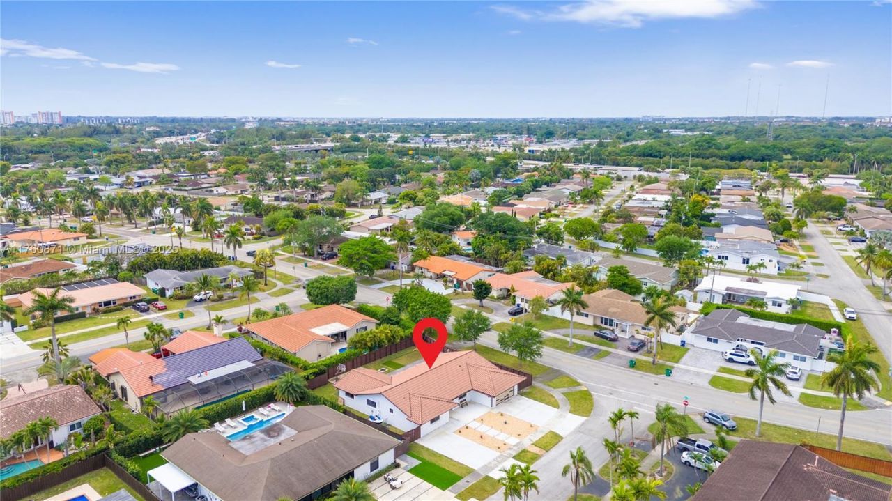 2010 NE 208th St, Miami, FL 33179 Photo