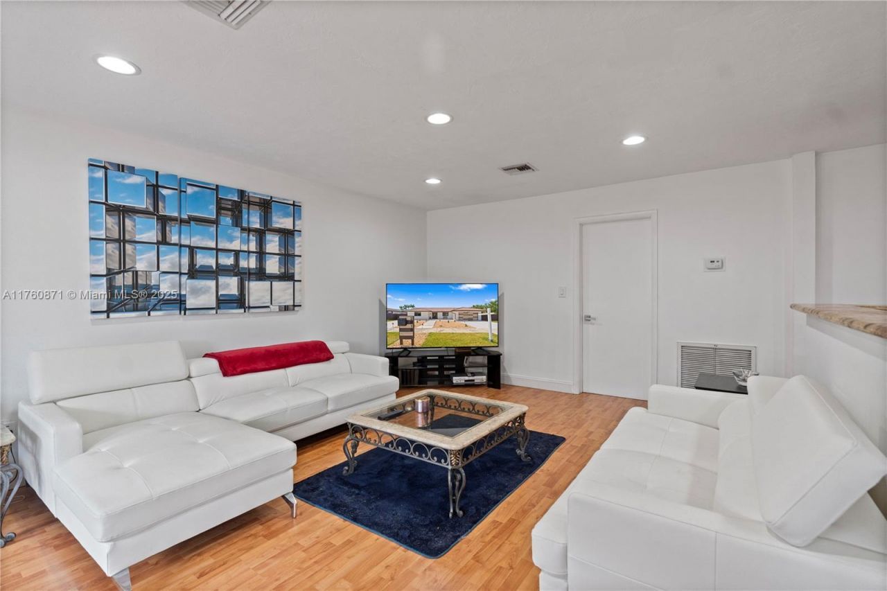 2010 NE 208th St, Miami, FL 33179 Photo