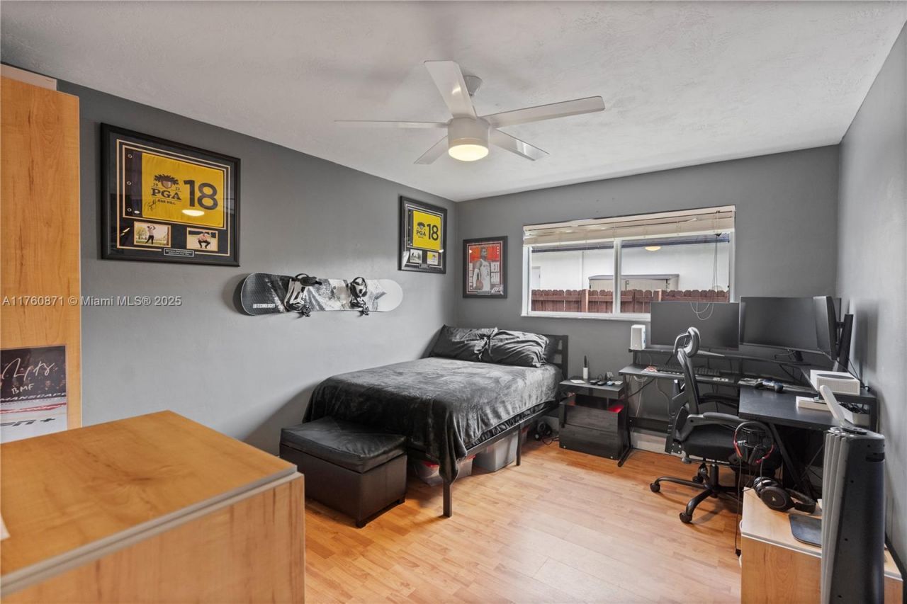 2010 NE 208th St, Miami, FL 33179 Photo