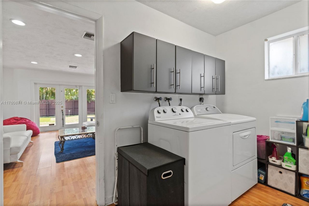 2010 NE 208th St, Miami, FL 33179 Photo