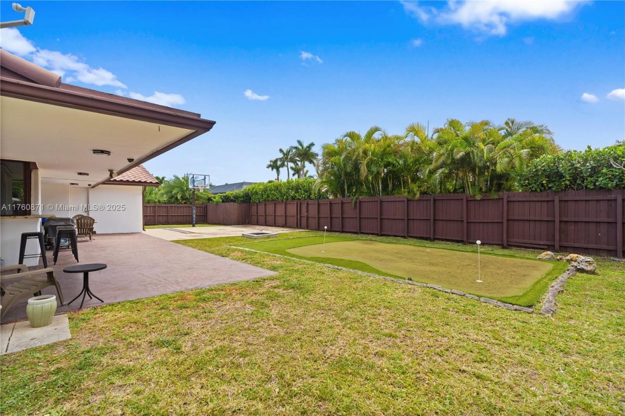 2010 NE 208th St, Miami, FL 33179 Photo