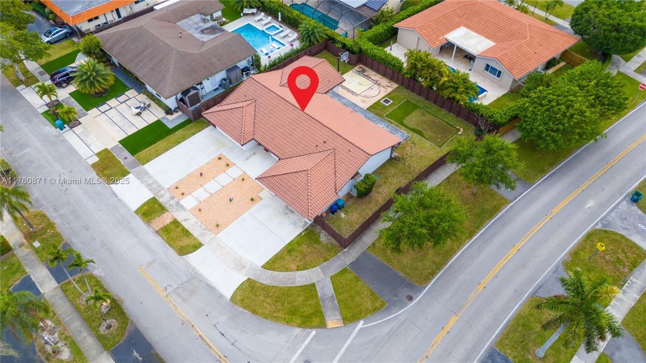 2010 NE 208th St, Miami, FL 33179 Photo