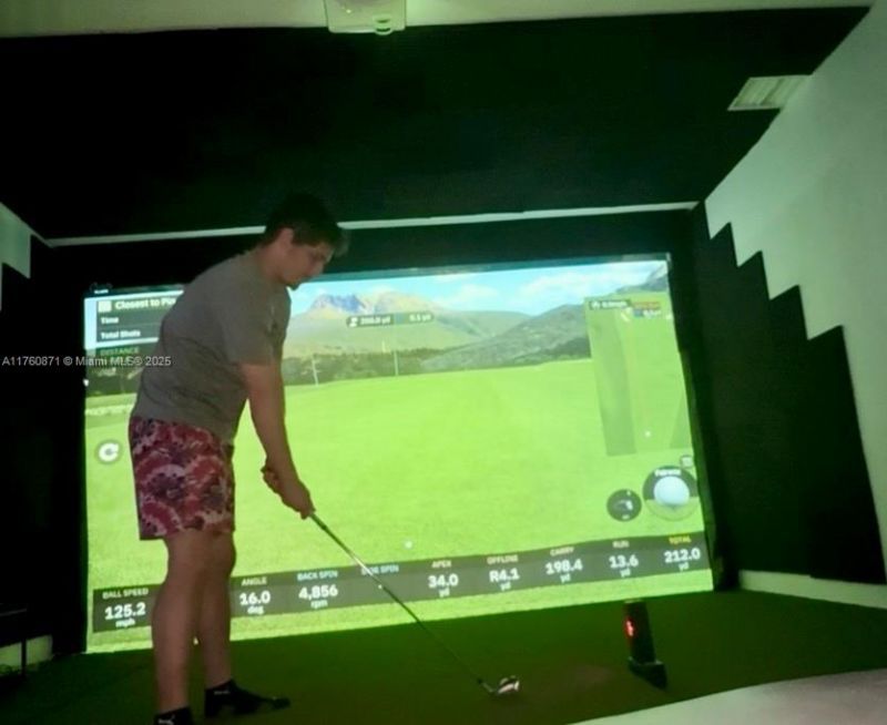 2010 NE 208th St, Miami, FL 33179 Photo