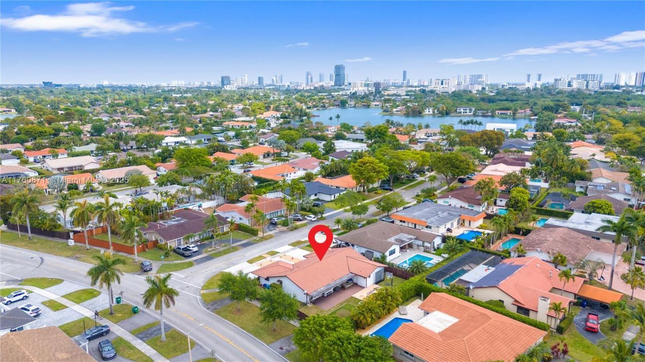 2010 NE 208th St, Miami, FL 33179 Photo