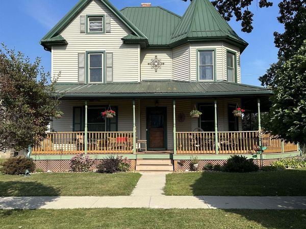 117 SE 3 St Street, New Albin, IA 52160