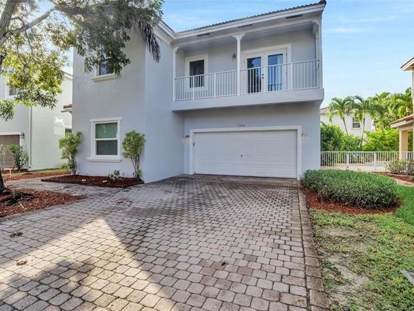 12656 NW 6th Ct, Coral Springs, FL 33071