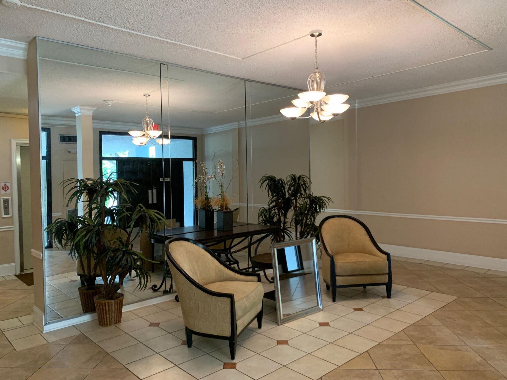 500 Executive Center Drive, Unit 3-F, West Palm Beach, FL 33401 Photo