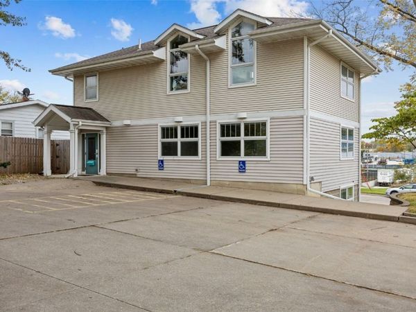 1841 E ave Ne, Cedar Rapids, IA 52402