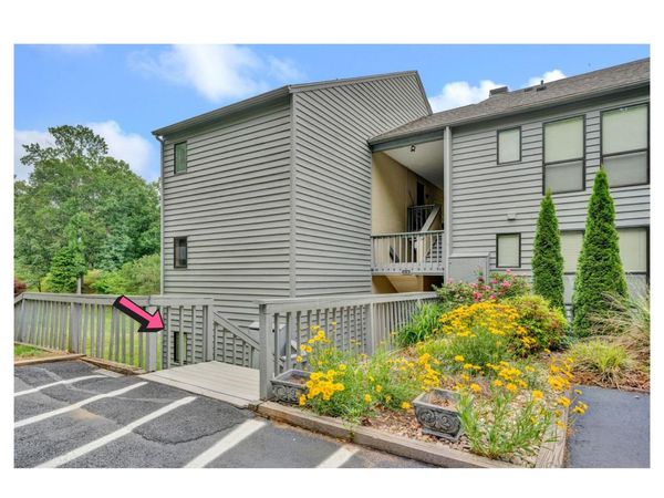 100 Dockside CIR, Unit 201, Moneta, VA 24121