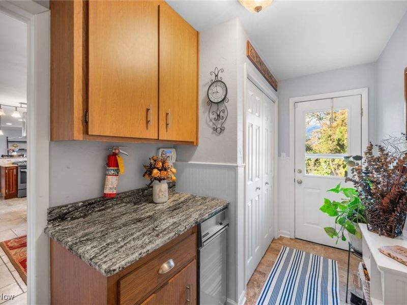 6807 Larchmont Drive, Cleveland, OH 44124 Photo 18