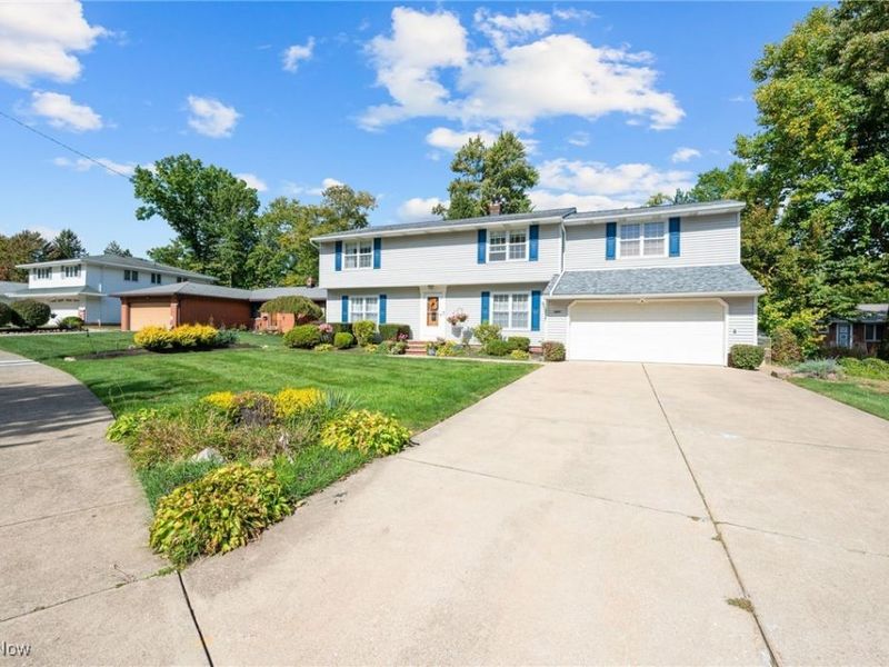 6807 Larchmont Drive, Cleveland, OH 44124 Photo 2