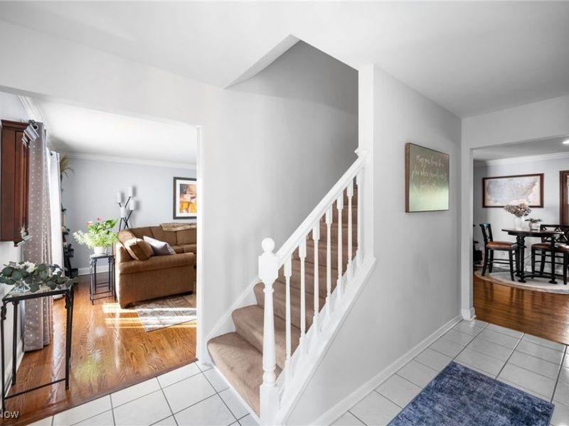 6807 Larchmont Drive, Cleveland, OH 44124 Photo 3