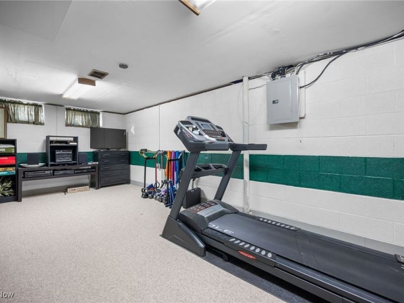 6807 Larchmont Drive, Cleveland, OH 44124 Photo 33