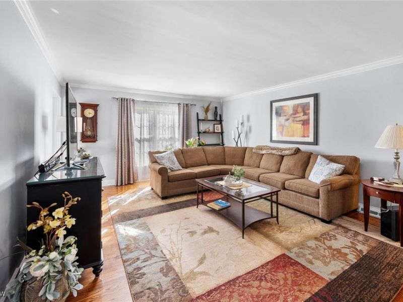 6807 Larchmont Drive, Cleveland, OH 44124 Photo 4