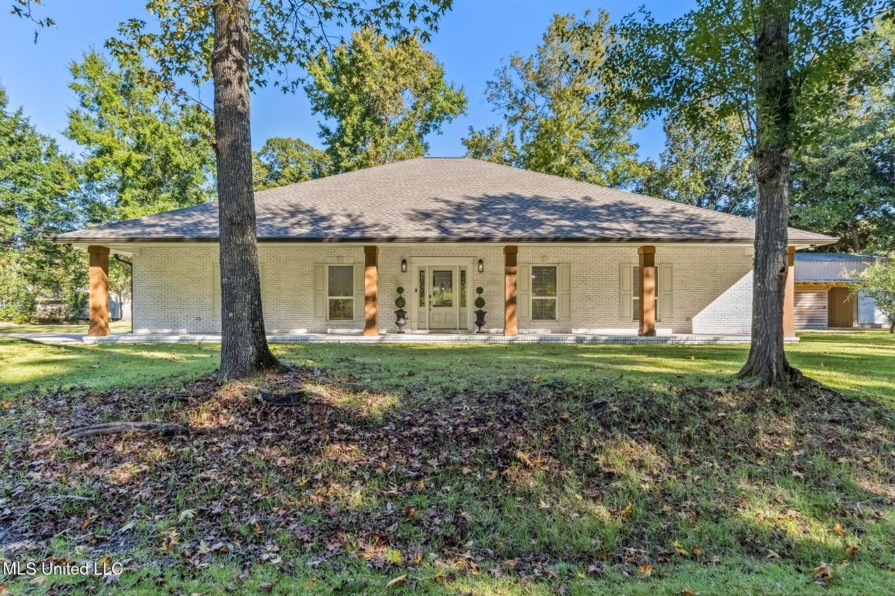 2938 Hickory Lane, Ocean Springs, MS 39564 Main Photo