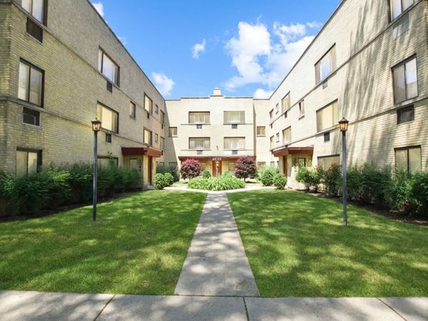 2044 W Jarvis Avenue, Unit 3G, Chicago, IL 60645