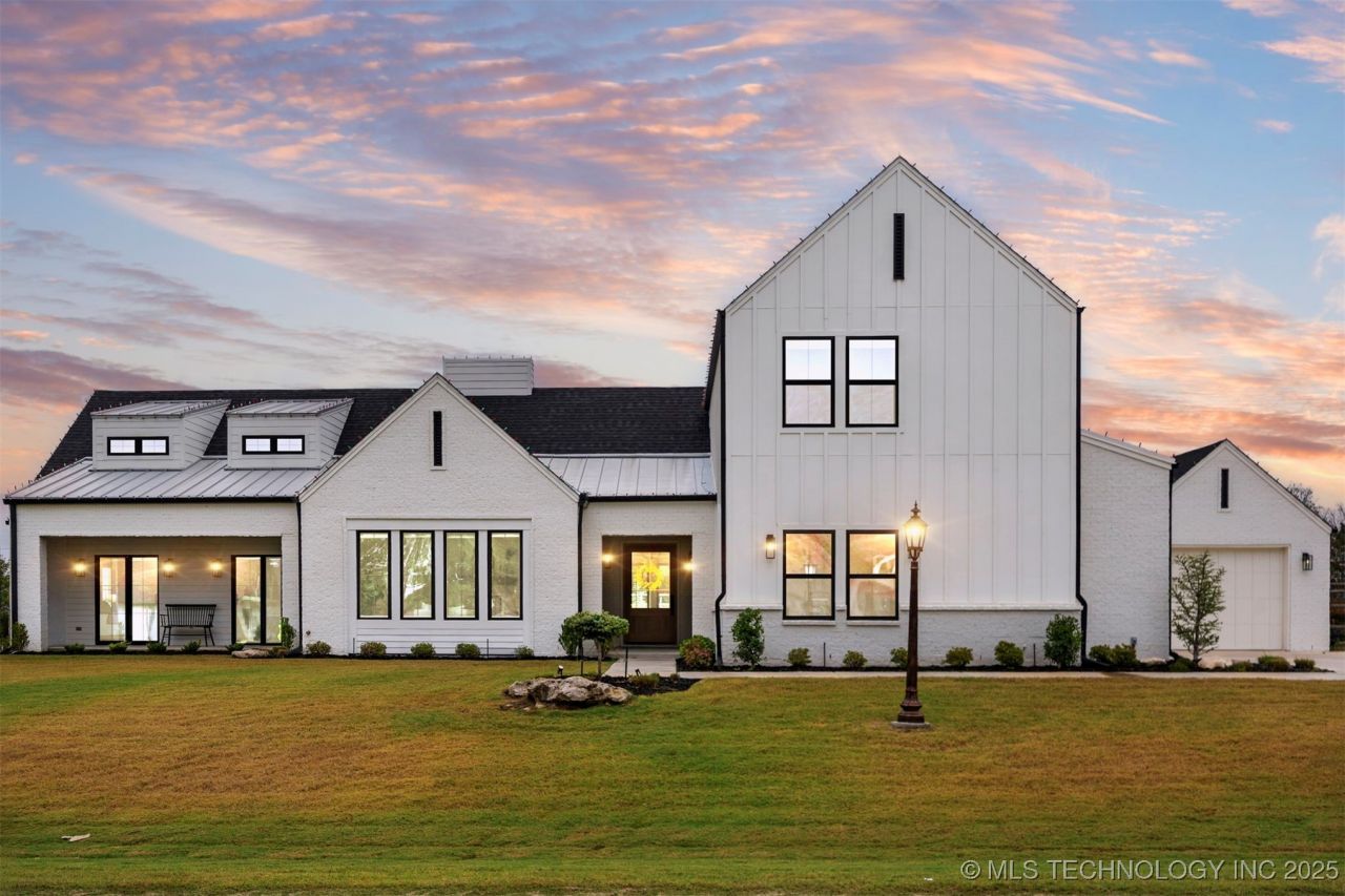 5927 N Meadows Ridge Road, Owasso, OK 74055 Main Photo