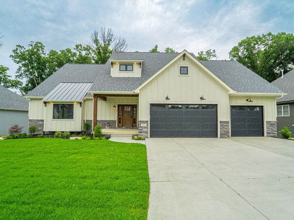 161 N Winterberry Drive, Valparaiso, IN 46385