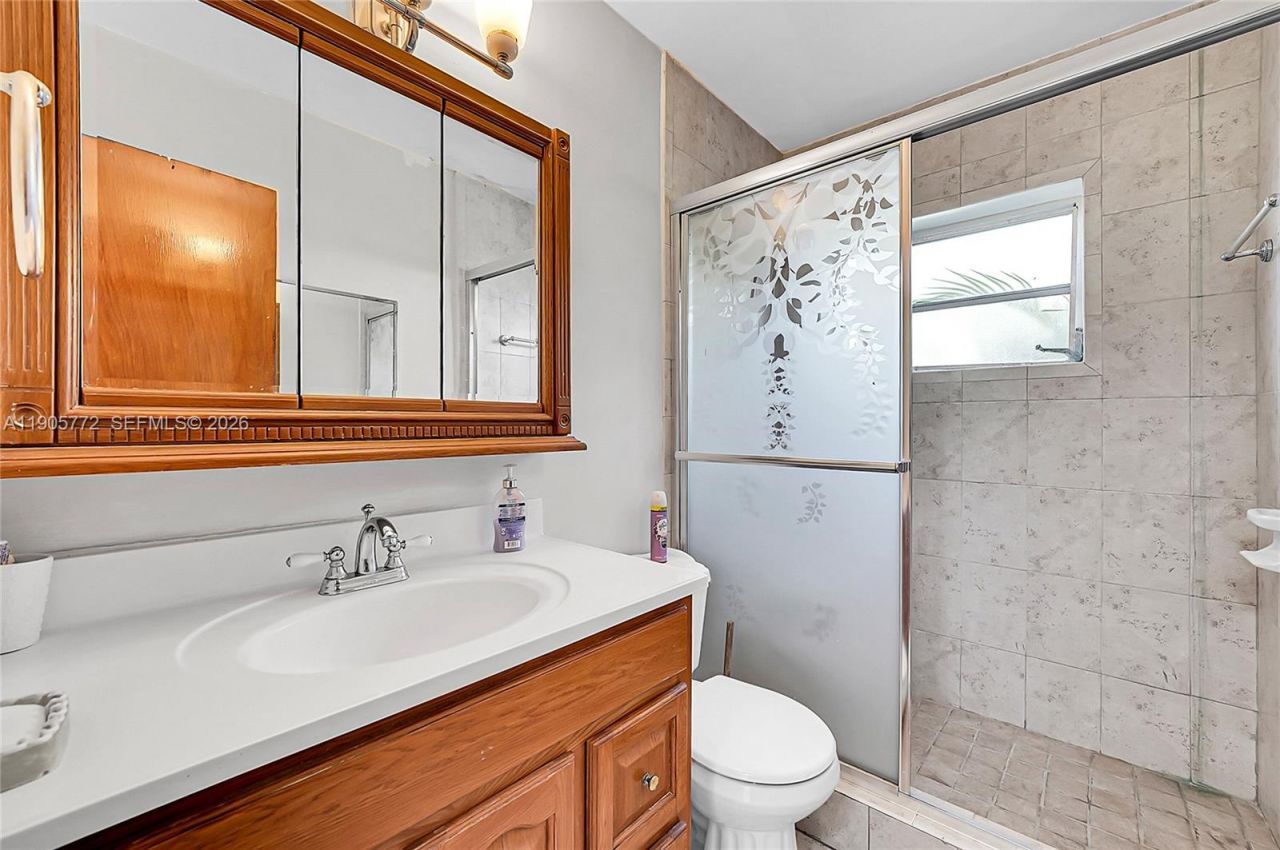 671 E 53rd St, Hialeah, FL 33013 Photo