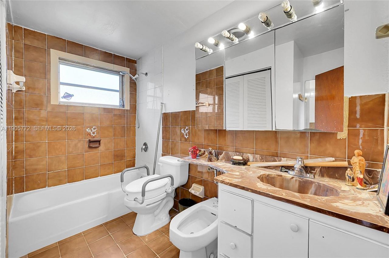 671 E 53rd St, Hialeah, FL 33013 Photo