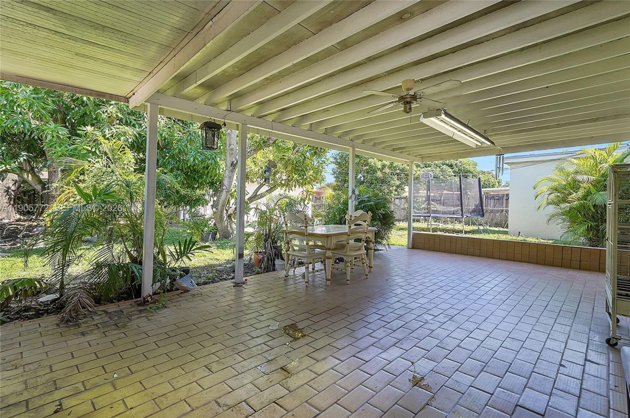 671 E 53rd St, Hialeah, FL 33013 Photo