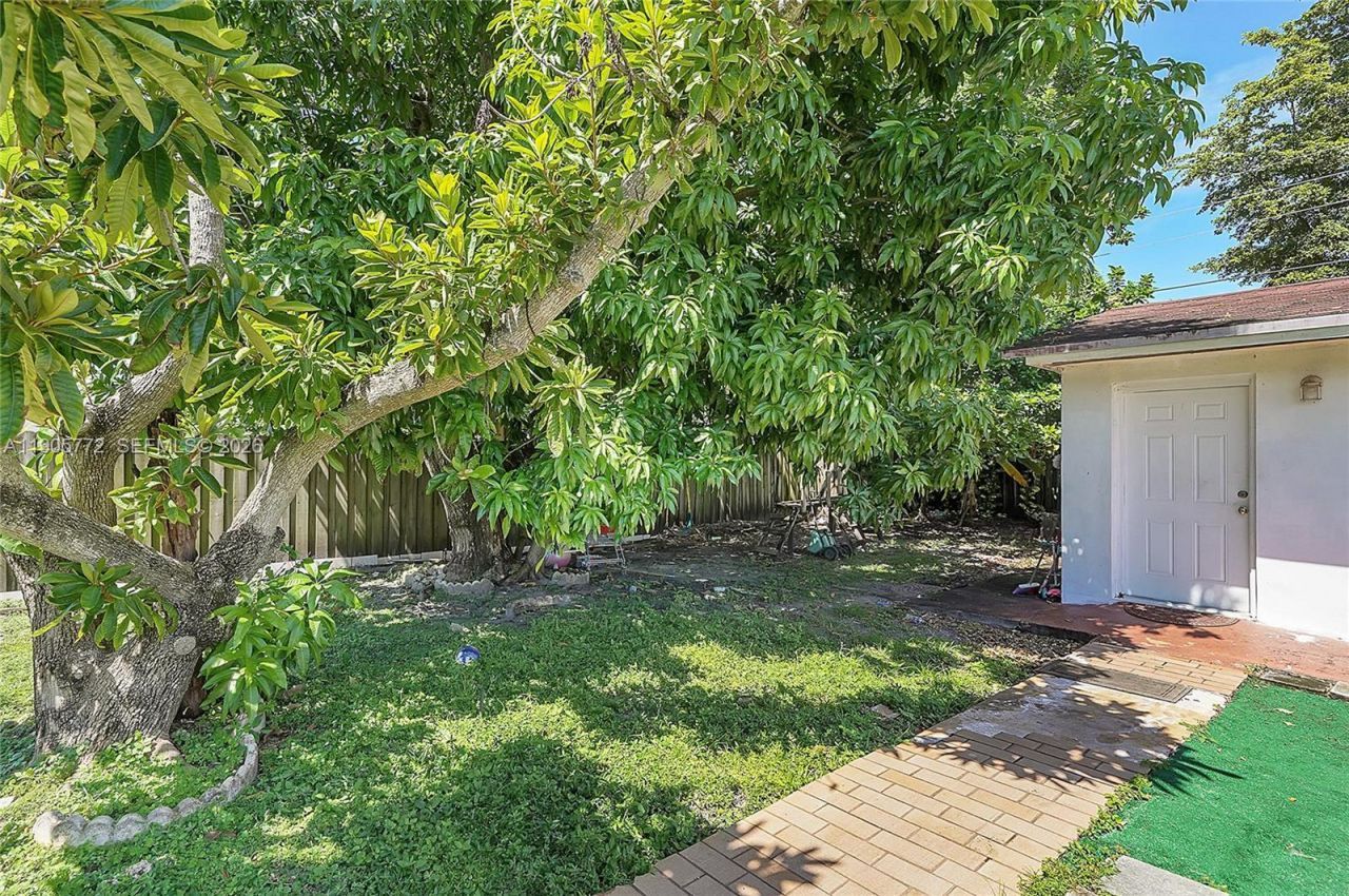 671 E 53rd St, Hialeah, FL 33013 Photo