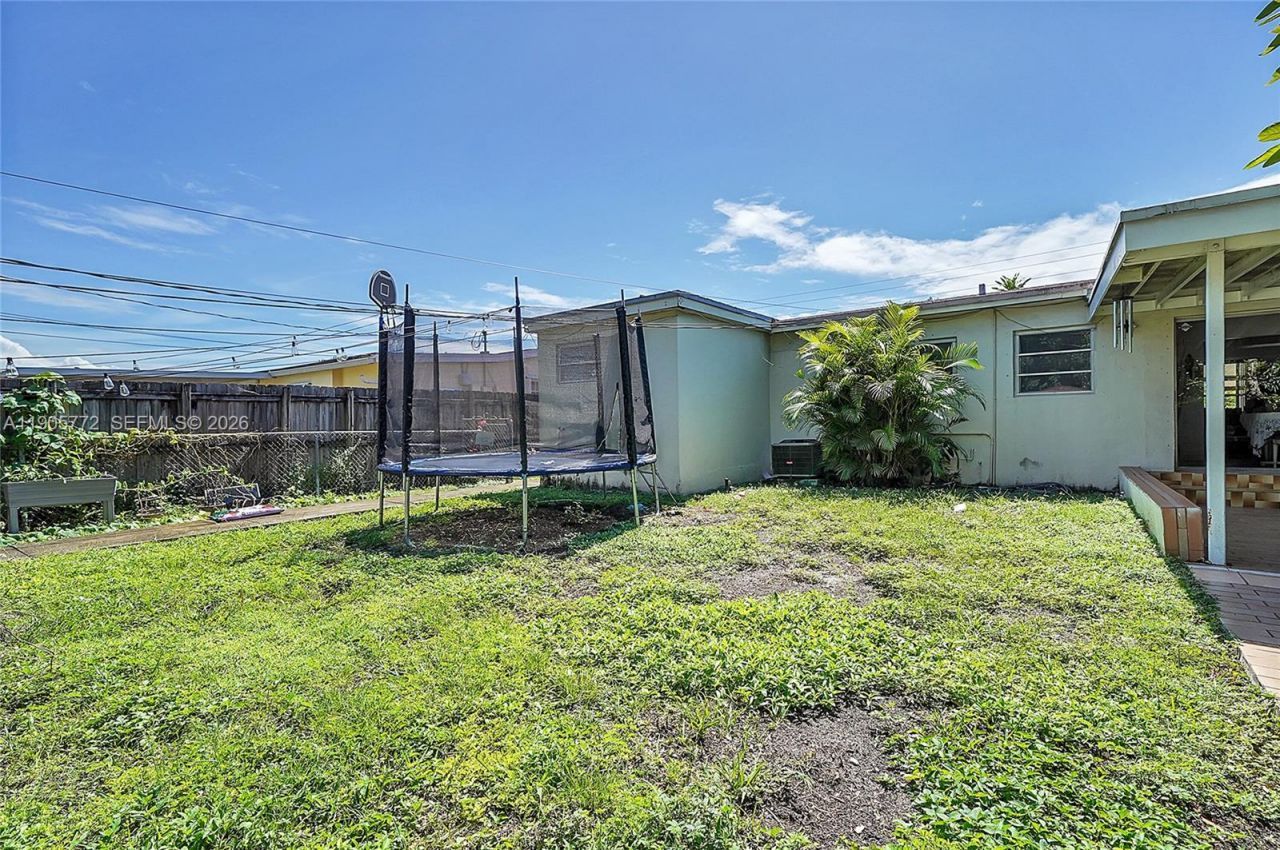 671 E 53rd St, Hialeah, FL 33013 Photo