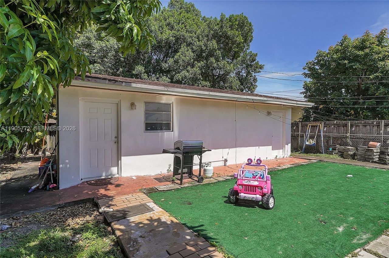 671 E 53rd St, Hialeah, FL 33013 Photo