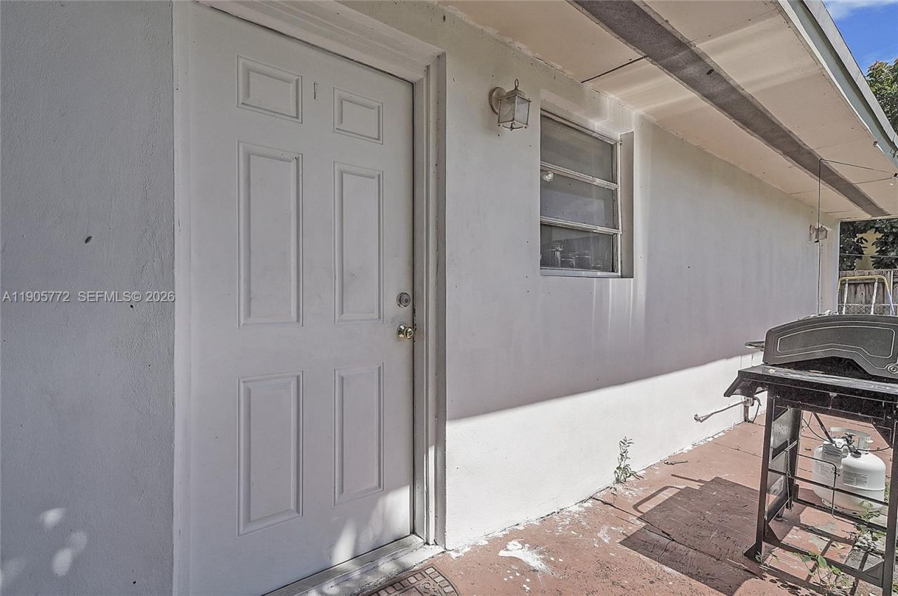 671 E 53rd St, Hialeah, FL 33013 Photo