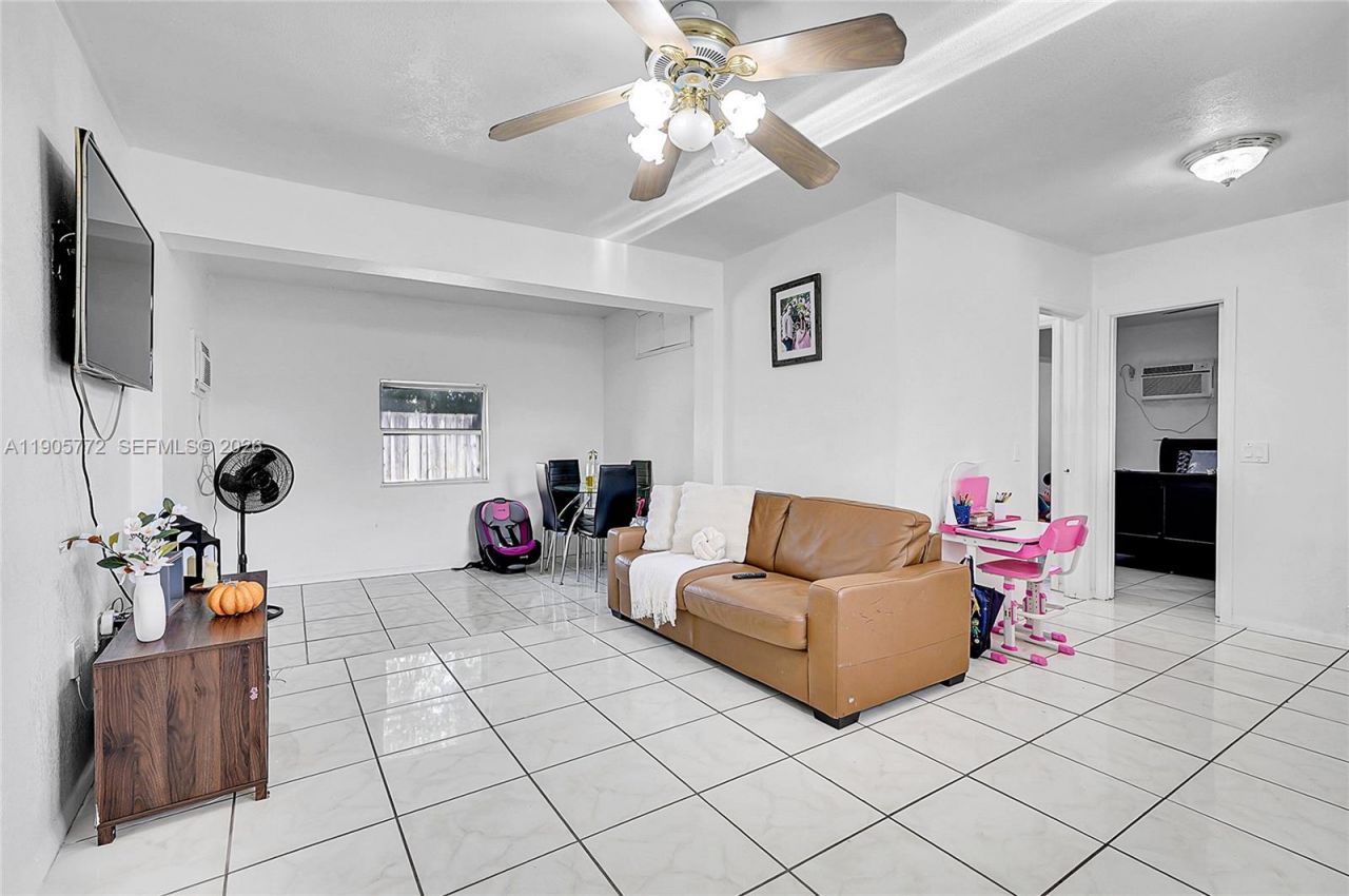 671 E 53rd St, Hialeah, FL 33013 Photo