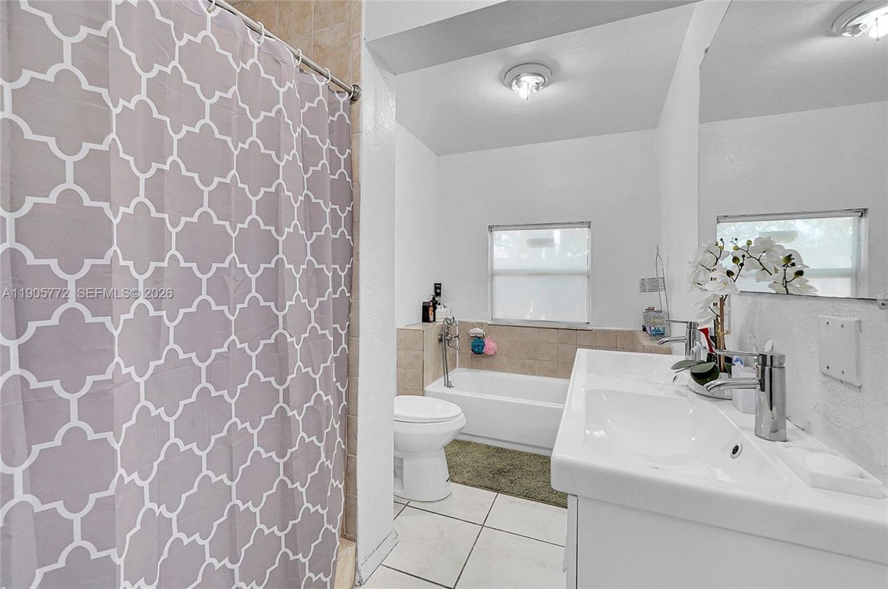 671 E 53rd St, Hialeah, FL 33013 Photo