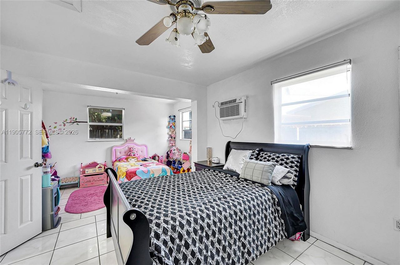 671 E 53rd St, Hialeah, FL 33013 Photo