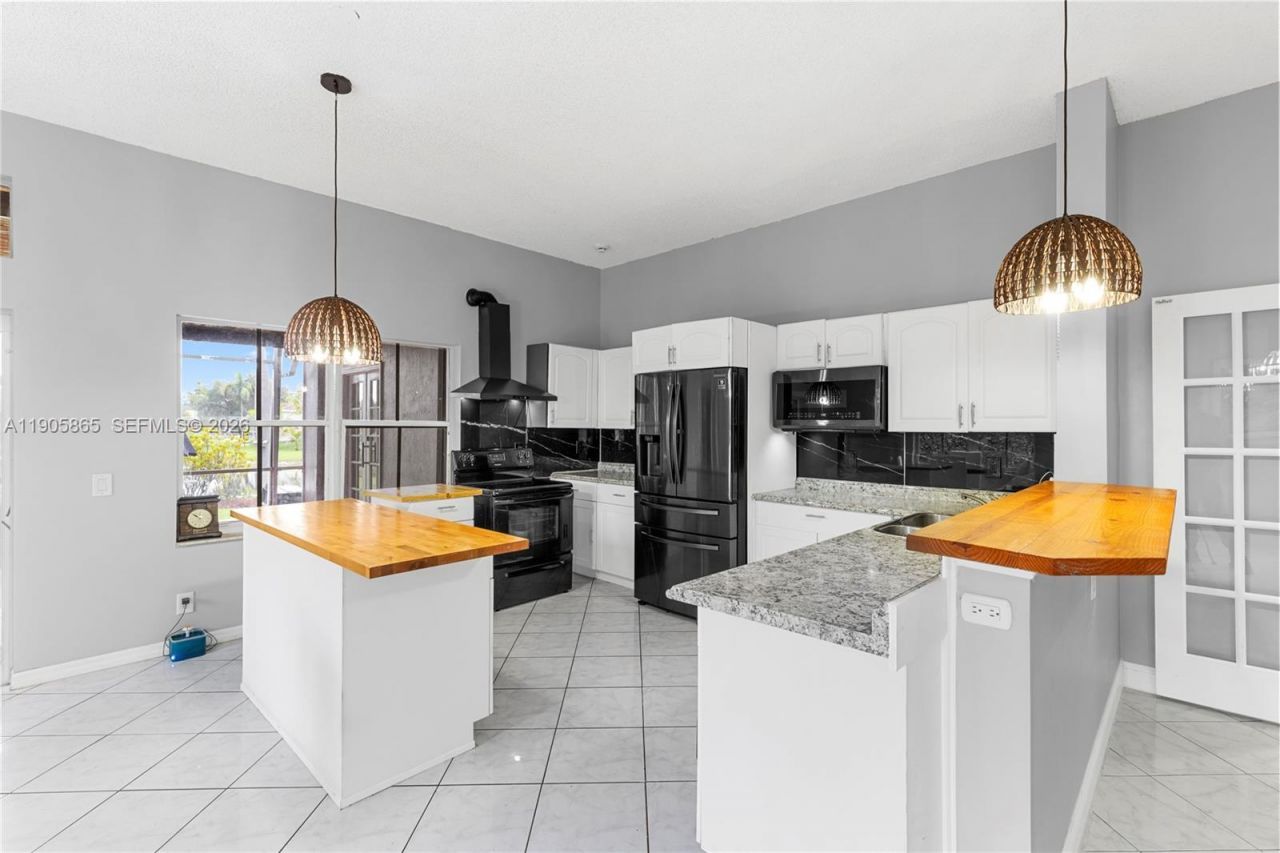 649 Willow Bend Rd, Weston, FL 33327 Photo