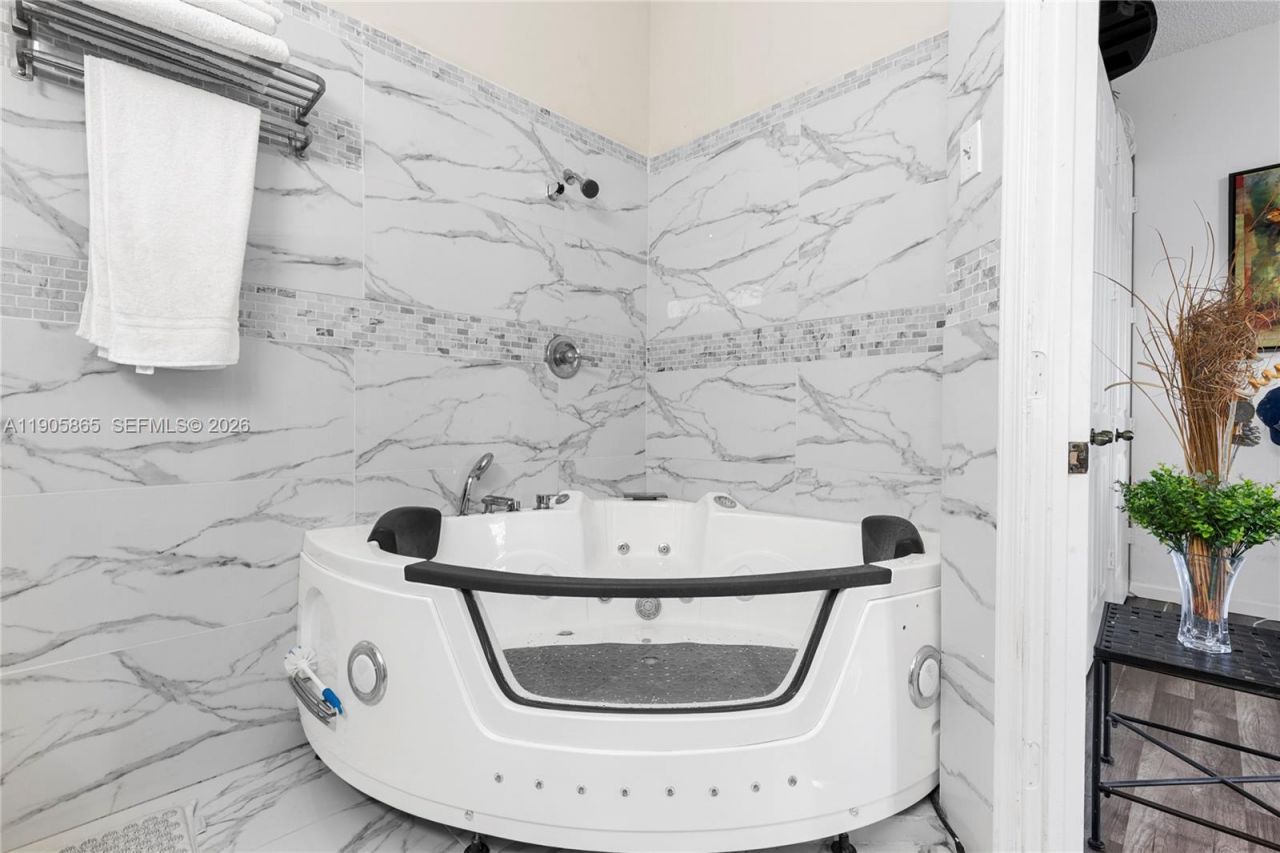 649 Willow Bend Rd, Weston, FL 33327 Photo