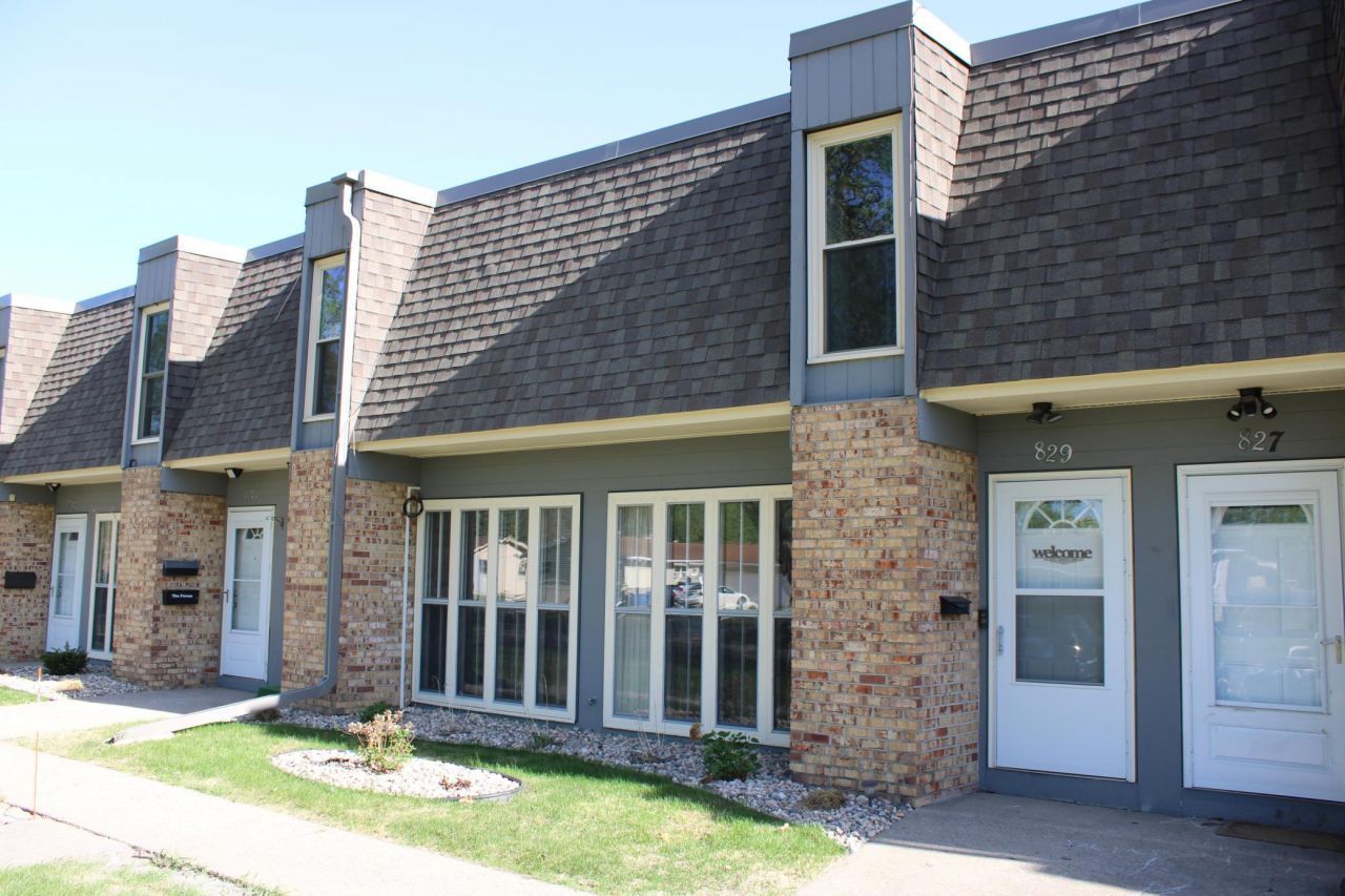 829 23rd Avenue S, Moorhead, MN 56560 Main Photo