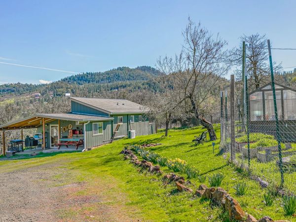 6536 Shadow Glen Drive, Eagle Point, OR 97524