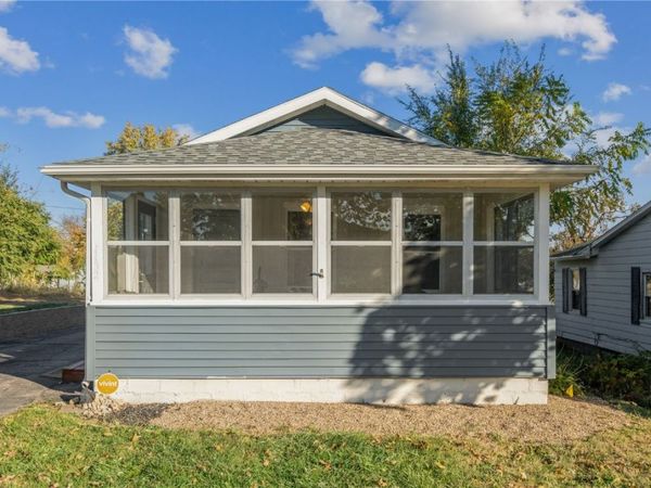 1132 21st Avenue, Cedar Rapids, IA 52404