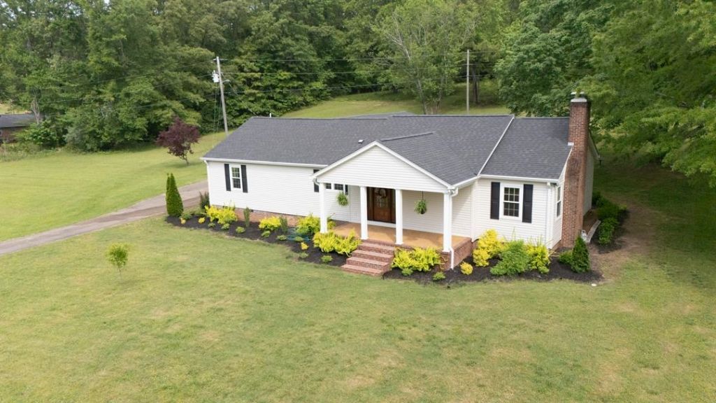 1152 E Poplar Ave, Selmer, TN 38375 Main Photo