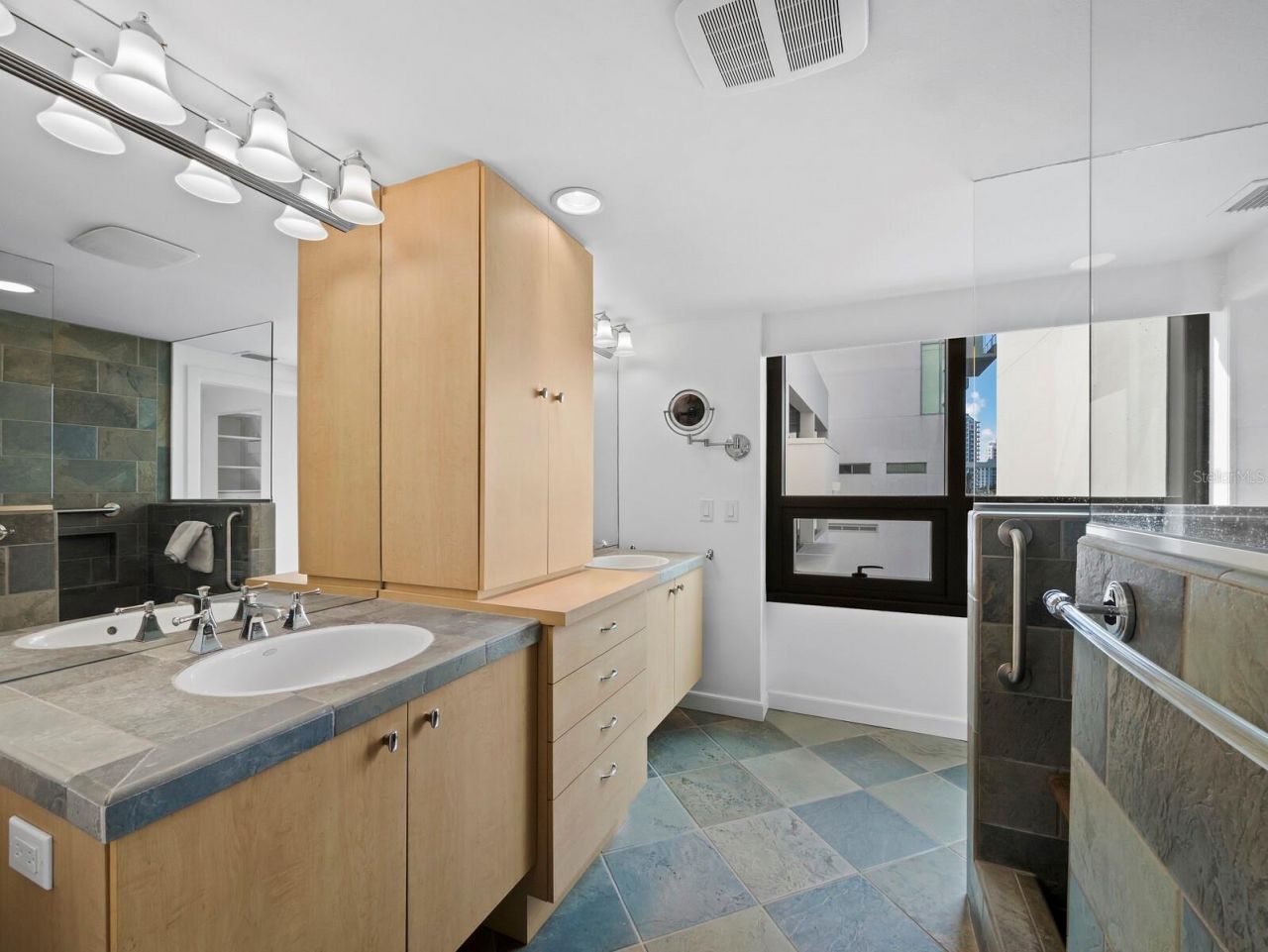 1255 N Gulfstream Avenue, Unit 408, Sarasota, FL 34236 Photo