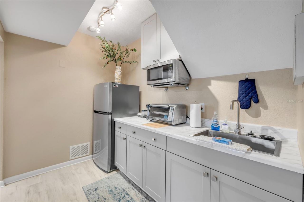 106 Live Oak Street, New Smyrna Beach, FL 32168 Photo