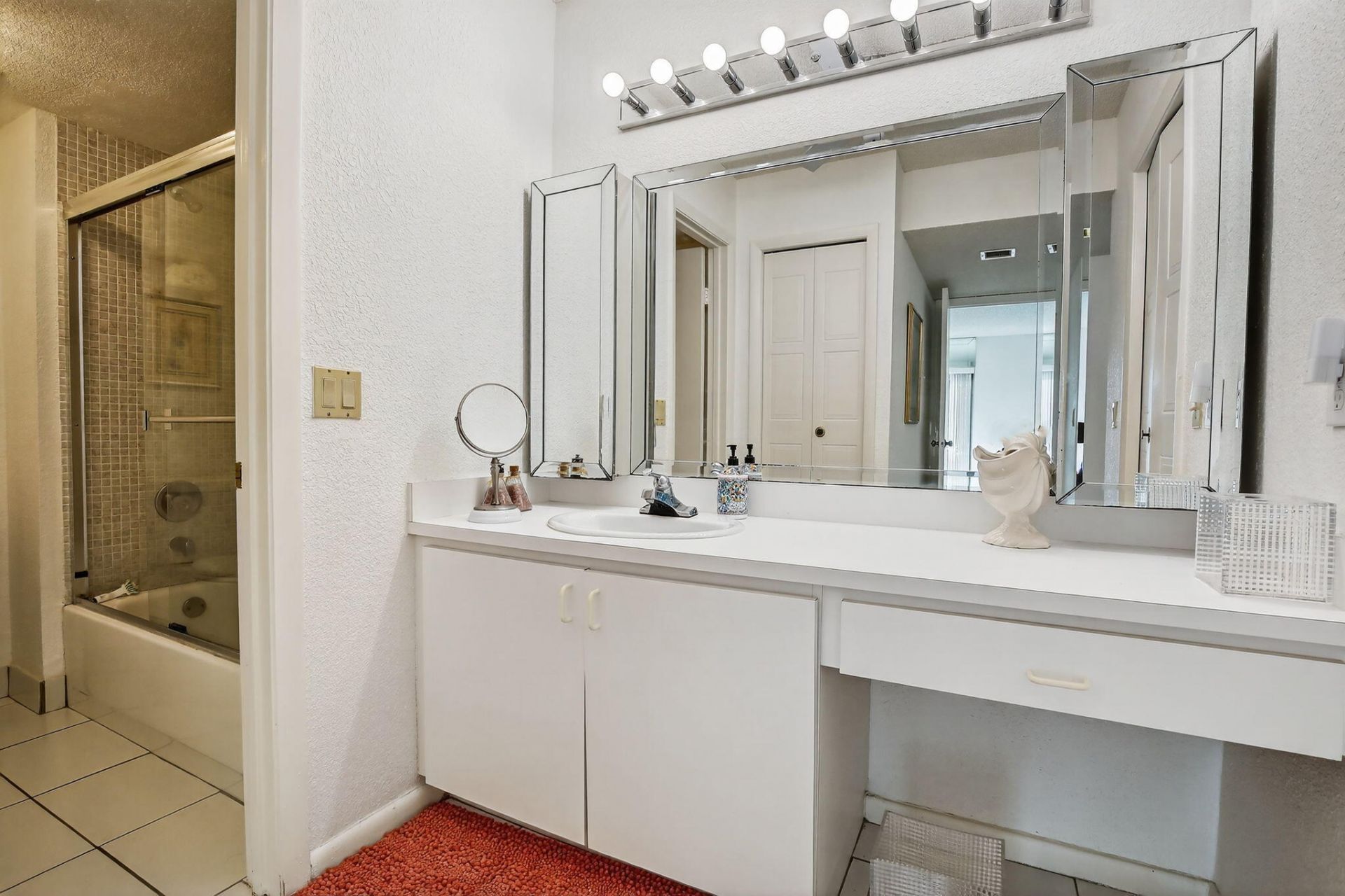 380 Racquet Club Road, Unit 106, Weston, FL 33326 Photo