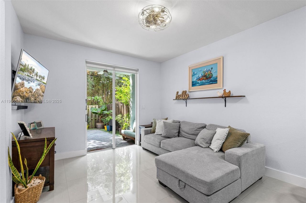10760 NW 74th Ln, Doral, FL 33178 Photo