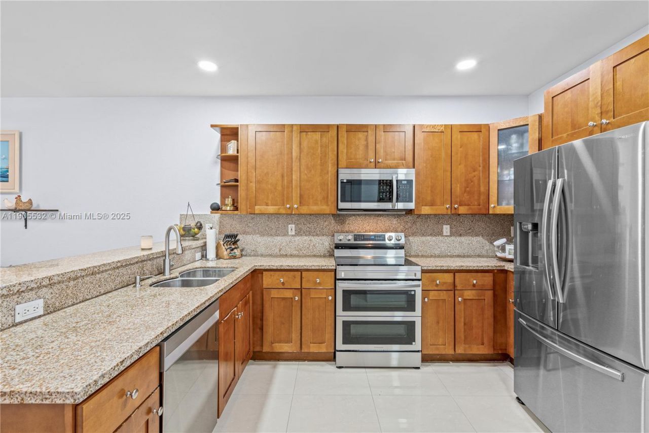 10760 NW 74th Ln, Doral, FL 33178 Photo