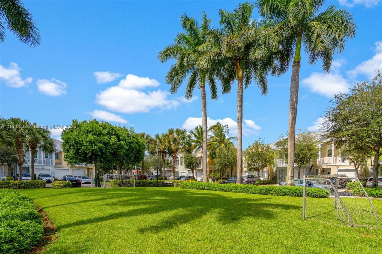 10760 NW 74th Ln, Doral, FL 33178 Photo